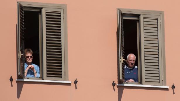 Menschen in Italien bleiben zuhause.