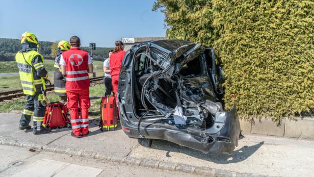 Das Auto der Lenkerin wurde massiv zerstört