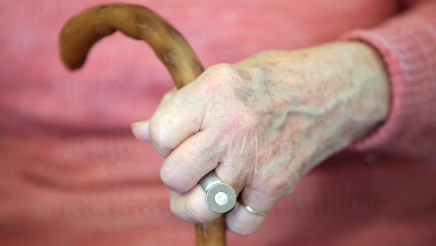 Fast die Hälfte der Todesfälle in Alters- und Pflegeheimen