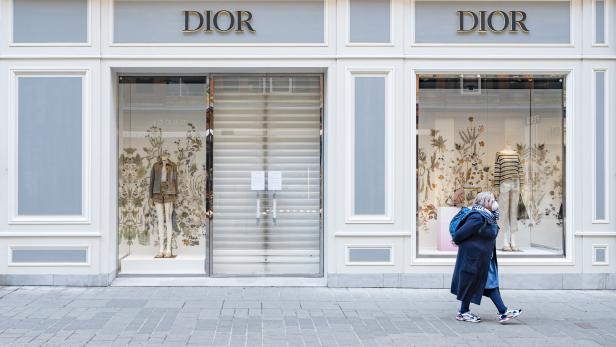 Experte zu Modehandel: "Viele werden zu Rabatten gezwungen sein"