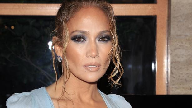 Home-Outfit: Was Jennifer Lopez für Videokonferenzen anzieht