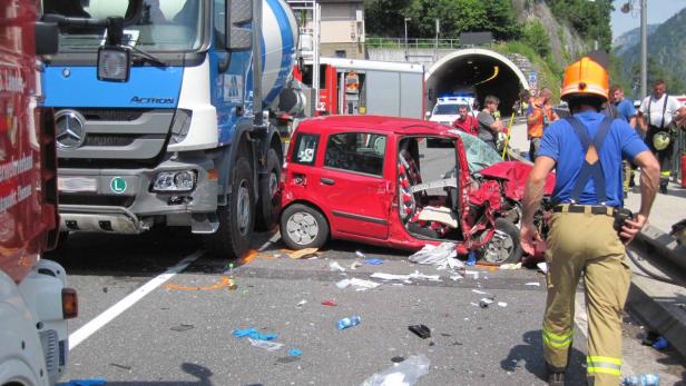 Verkehrsunfall auf der B145 entlang des Traunsees hat ein Todesopfer gefordert.