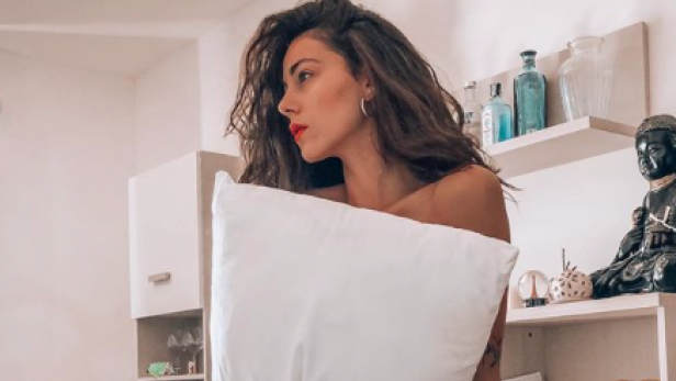 Quarantäne-Challenge auf Instagram: Pölster werden jetzt zu Outfits
