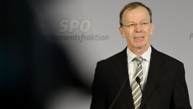 SPÖ-Spitzenkandidat für die EU-Wahl, Eugen Freund, bei der Klausur des SPÖ-Klubs in Frauenkirchen.
