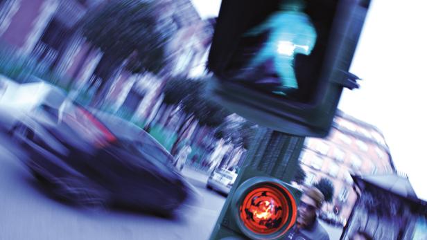 Zu langsam gefahren: Prügelei unter Autofahrern in OÖ