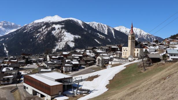 Ein kleines Skigebiet und ein in seiner alten Struktur erhaltenes Dorf prägen den Tourismus in Obertilliach