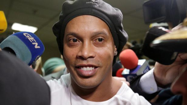 FILE PHOTO: Ronaldinho leaves Paraguay's Supreme Court after testifying in Asuncion