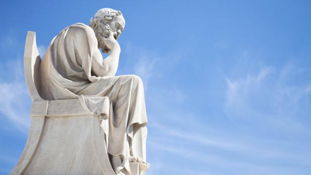 Statue in Athen: Nicht nur Socrates ist nachdenklich