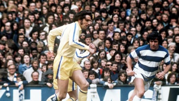 FILE PHOTO: Leeds United's Norman Hunter in action with Queens Park Rangers Terry Venables