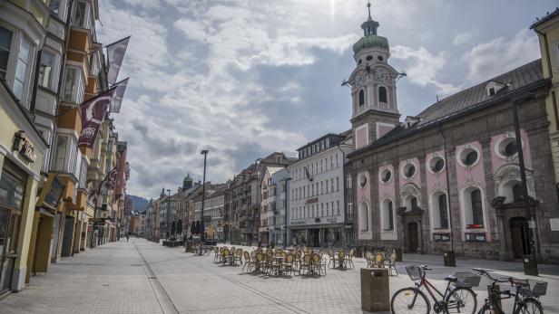 Für einige Wochen waren Städte wie Innsbruck fast menschenleer. Seit 14. April dürfen nun Geschäfte bis 400 Quadratmeter wieder öffnen