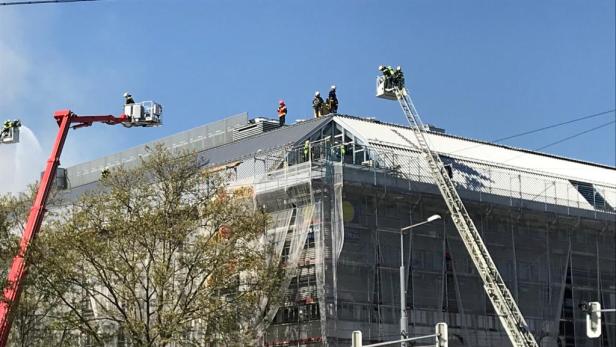 Dachbrand im Wiener Donauzentrum nach Stunden unter Kontrolle