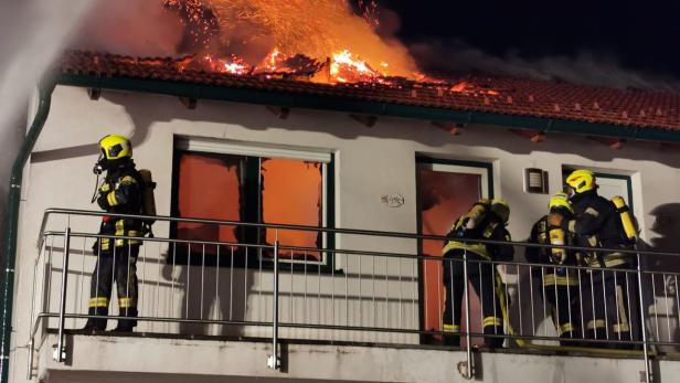 Dachstuhlbrand im Bezirk Neusiedl am See: Vier Menschen gerettet