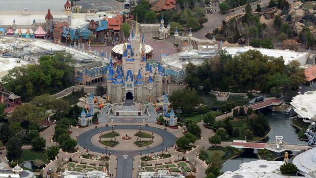 Cinderellas Schloss ohne Besucher: Das Magic Kingdom in Florida ist eines der großen Probleme, die Disney derzeit zu bewältigen hat.