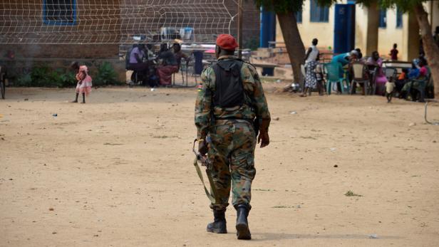 Die Waffenruhe im Südsudan hält einigermaßen. Dennoch werden EU-Bürger außer Landes gebracht