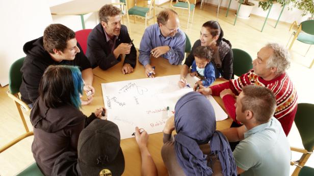 Sozialnetz-Konferenz tagt im Gefängnis und entwirft Ausstiegsplan