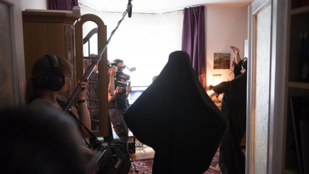 Regisseurin Kurdwin Ayub musste nach neun Tagen den Dreh ihres ersten Spielfilms „Sonne“, in dem drei muslimische Mädchen zu YouTube-Stars werden, abbrechen