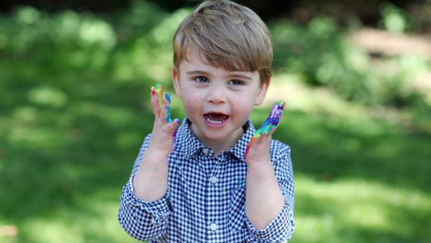 Fingerfarben zum Geburtstag: Prinz Louis ist zwei Jahre alt