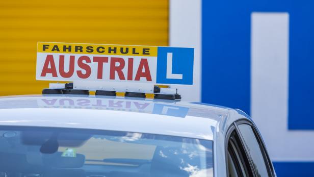Österreichweit haben Fahrschulen online Theoriekurse angeboten, betroffene Führerscheinkandidaten fühlen sich betrogen