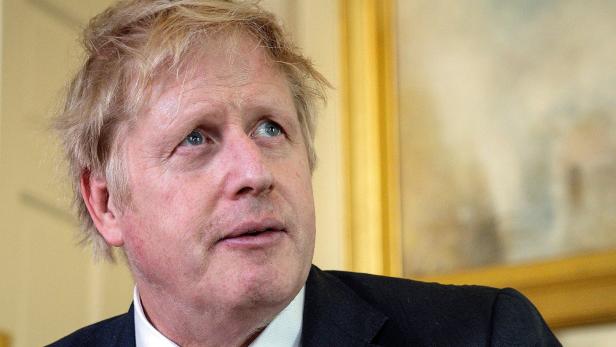 Johnson will ab Montag wieder Regierung führen; EU billigt Mega-Paket