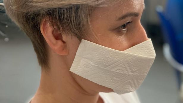 Kein Gummi am Ohr: Einwegmaske für den Friseurbesuch basteln