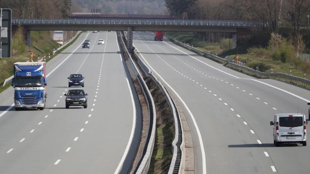 Teilweise leere Autobahnen