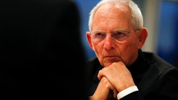 Corona-Maßnahmen: Schäuble stößt Debatte um Verhältnismäßigkeit an