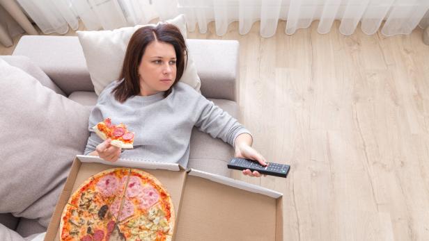Pizza und Co.: Bei Stress, Frust und Langeweile trösten sich viele mit hochkalorischen Köstlichkeiten.