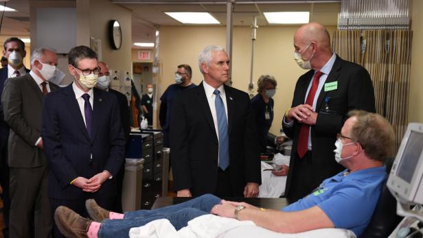 US-Vizepräsident Pence trägt bei Spitalsbesuch als Einziger keine Maske