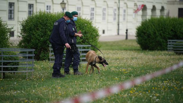 BOMBENDROHUNG IN WIEN - HOFBURG EVAKUIERT UND ABGESPERRT
