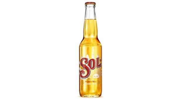 Sonnigen Trinkgenuss verspricht das leichte Lagerbier SOL.