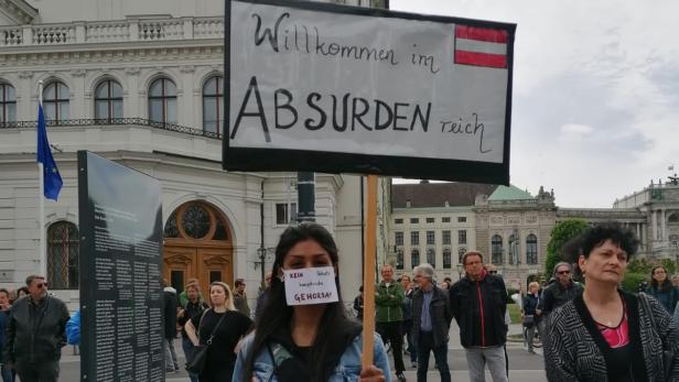 Demo-Tag in Wien: Etwa 300 Masken-Gegner vor dem BKA