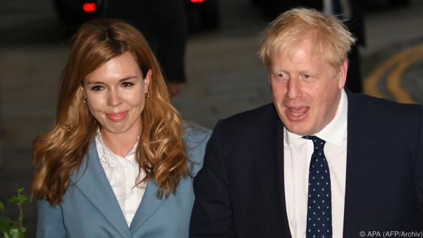 Britischer Premier Boris Johnson mit seiner Verlobten Carrie Symonds