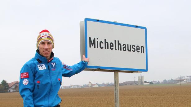 Heimvorteil: Thomas Diethart bei seinem Besuch in Michelhausen.