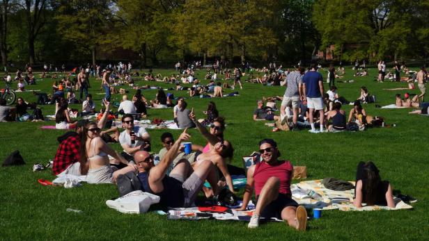 „Wetter ist Bedrohung“: Übervolle Parks in New York schüren Angst vor neuen Infektionen