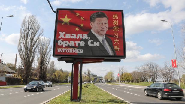 Plakat nahe Belgrad: &quot;Danke, Bruder Xi&quot; ist zu lesen
