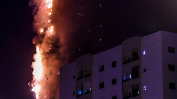 40-stöckiger Abbco Tower brannte lichterloh - zwölf Menschen verletzt