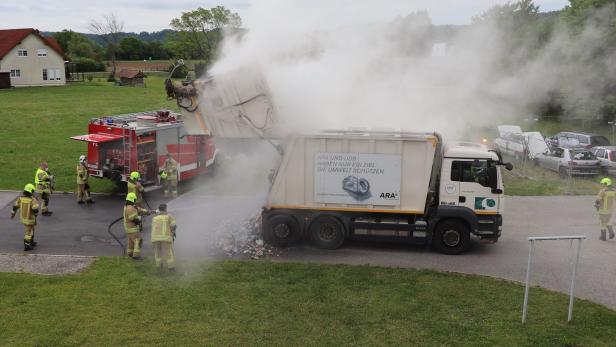 Burgenland: Brennendes Müllauto fuhr zur Feuerwehr