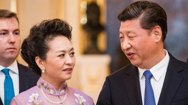 Xi Jinping und seine Frau Peng Liyuan bei einer Veranstaltung.