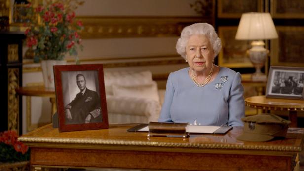 Queen Elizabeth II.: "Straße mit Liebe gefüllt"