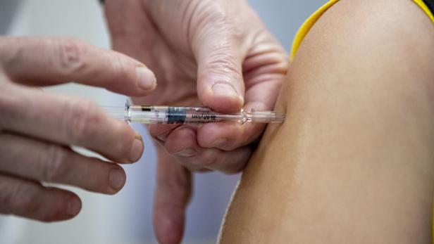 8.360 Covid-19- Impfdosen in Österreich injiziert