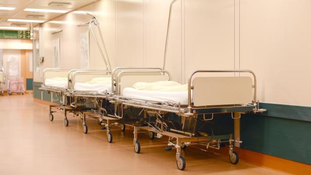 Experten trotz Corona-Pandemie für Spitalsbettenabbau