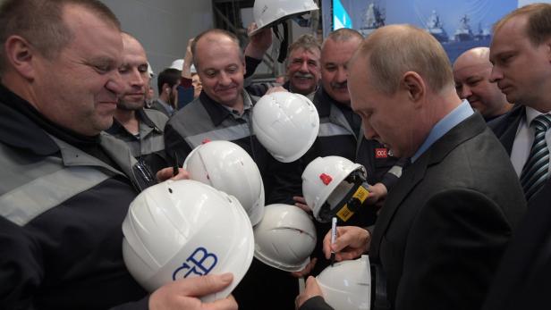 Neuinfektionen auf Rekordhoch, doch Putin lässt wieder arbeiten