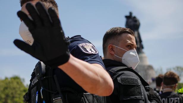 Deutschland: Masken-Verweigerer verprügelten Polizisten
