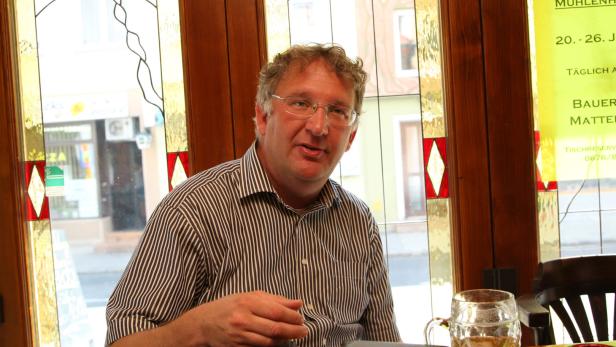 Sozialprojekt: Pfarrer initiiert Weinverkostungen im Café Savio