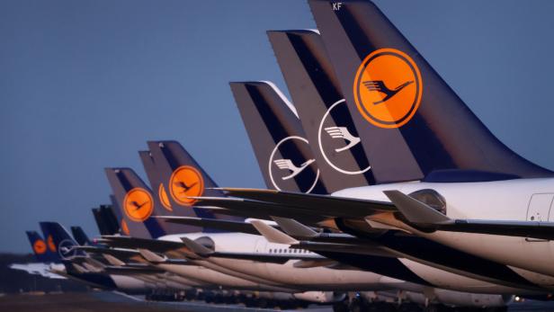 FILE PHOTO: FIPlanes of German carrier Lufthansa parked on a closed runway at Frankfurt airport