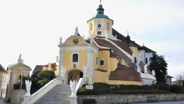 Kirche im Burgenland: Desinfektionsmittel statt Weihwasser