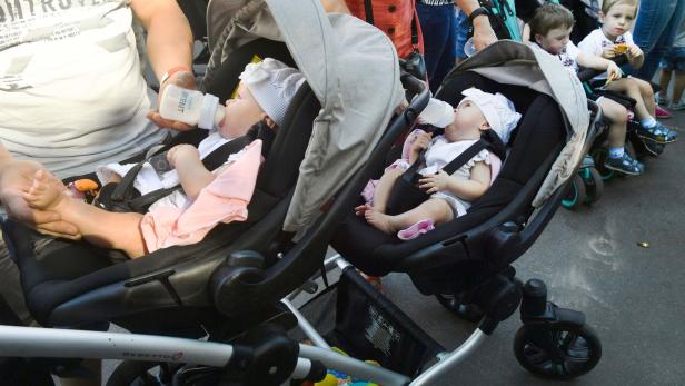 Babys von Leihmüttern stecken in der Ukraine fest