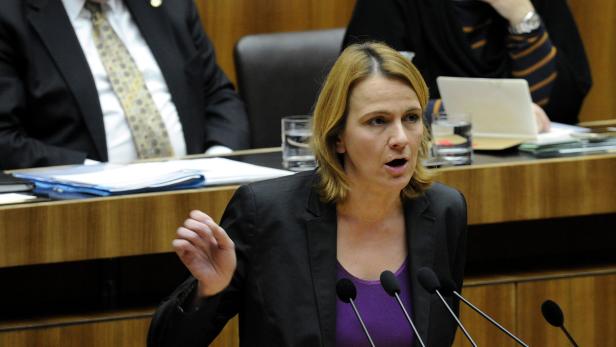 FPÖ-Abgeordnete Dagmar Belakowitsch-Jenewein während der Nationalrats-Debatte über &quot;Asyl&quot;.
