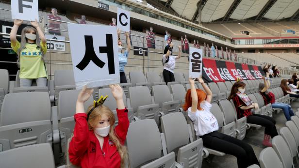 Das hat ein Nachspiel: Sexpuppen im Stadion von Seoul