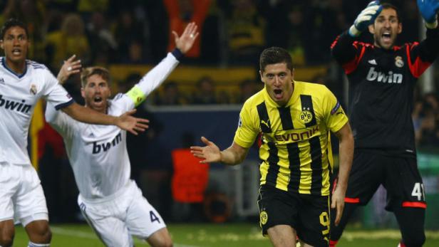 Borussia Dortmund&#039;s Robert Lewandowski celebrates after scoring a goal as Real Madrid&#039;s Raphael Varane (L) Sergio Ramos (2nd L) and goalkeeper Diego Lopez (R) appeal for offside, during their Champions League semi-final first leg soccer match at BVB stadium in Dortmund April 24, 2013. REUTERS/Kai Pfaffenbach (GERMANY - Tags: SPORT SOCCER)